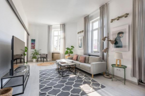 Quaint and Cozy 2-BR Home in the City Center
